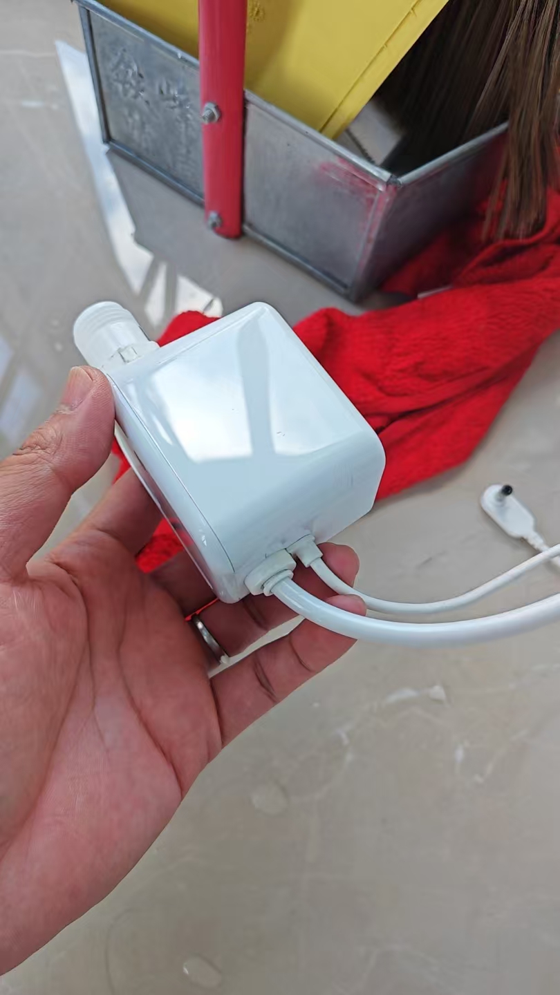 维修扫地机器人入水管3